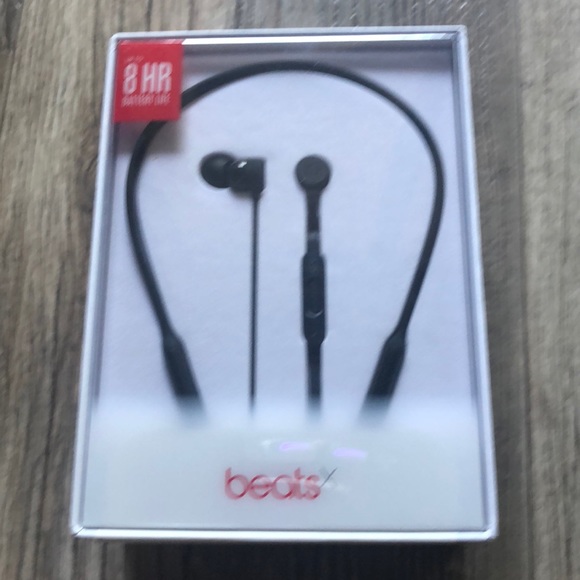 beats Accessories - Brand new wireless beats